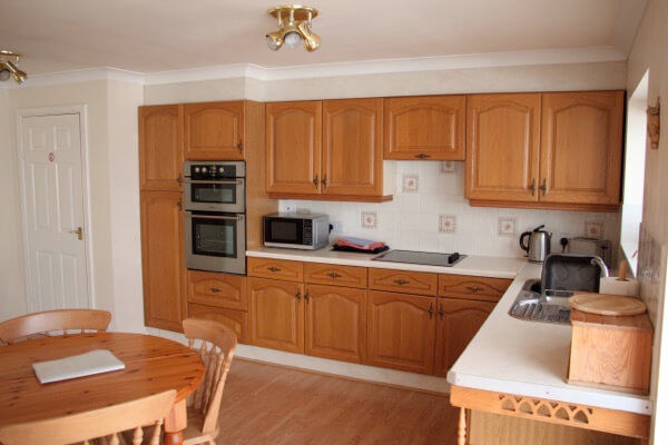 Long Acres holiday cottage dining area and kitchen